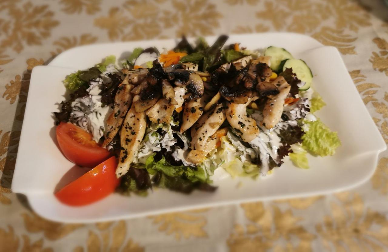 Pension Restaurant Luna Трейс-Карден Екстериор снимка